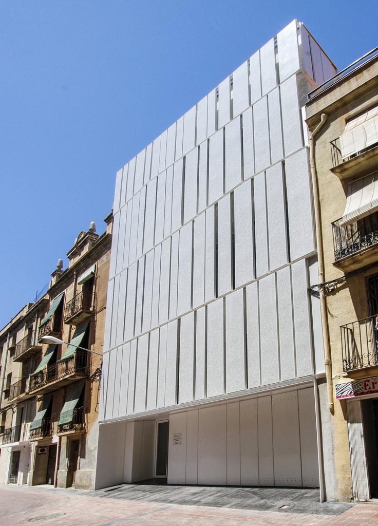entrada a les instal·lacions del conservatori al carrer Sant Jaume