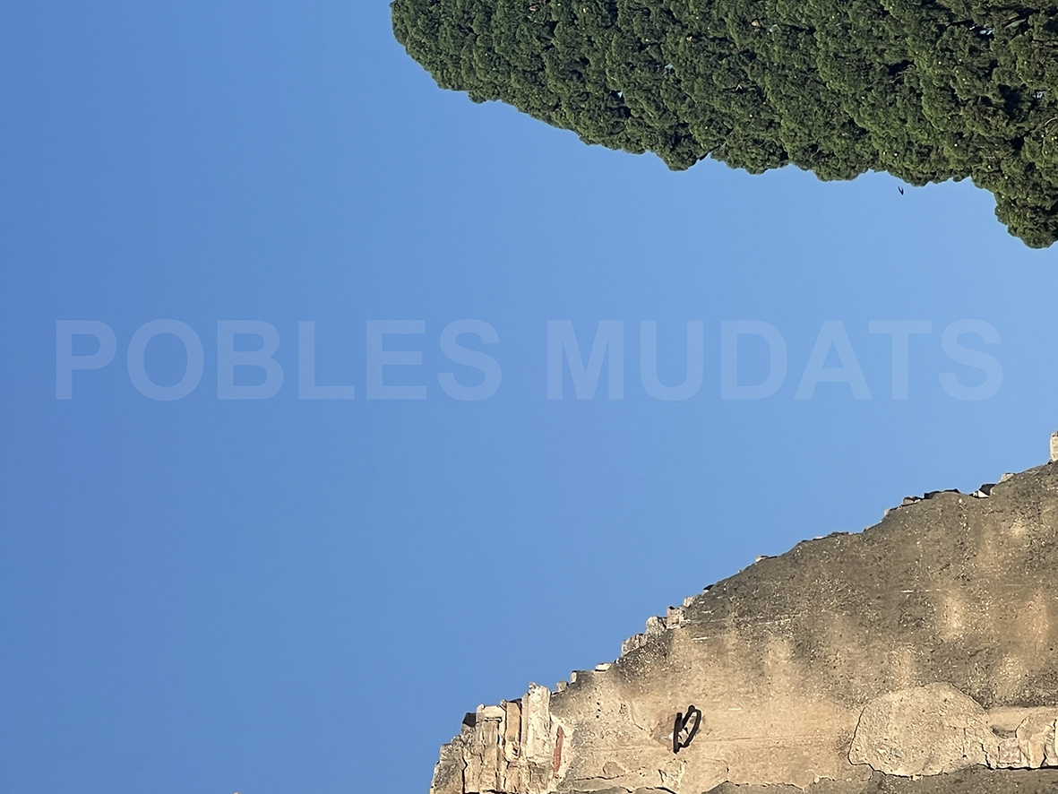 Pobles acampen a l'Escola, pobles mudats