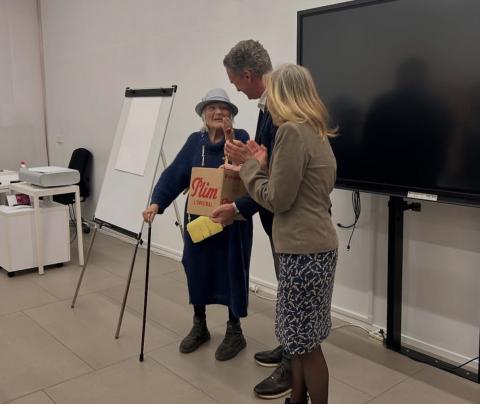 Imatge de la Pilarin amb el diputati i a regidora