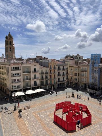 Intervenció roses de reus a la plaça Mercadal