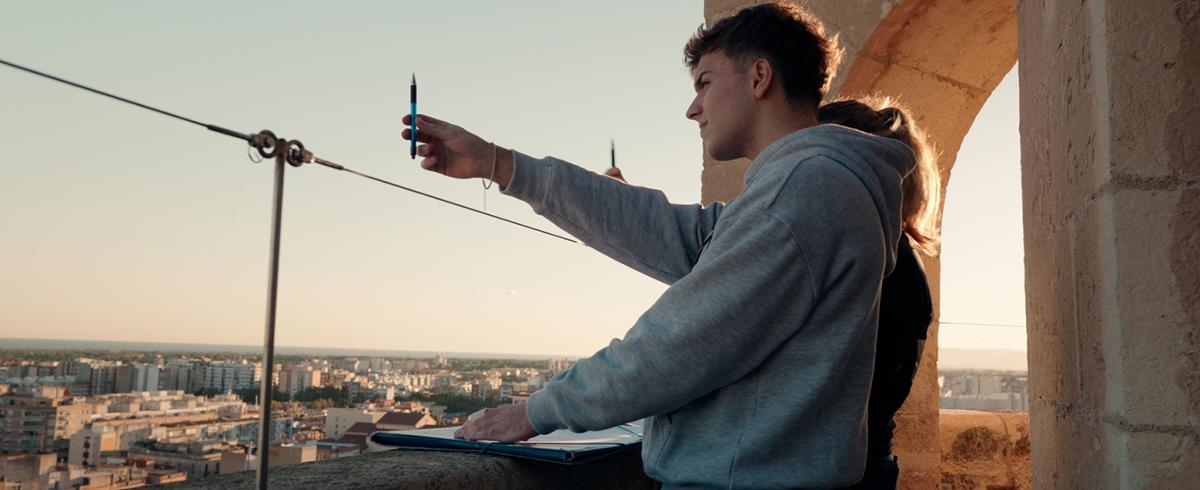 Foto alumnes de l'escola dibuixant