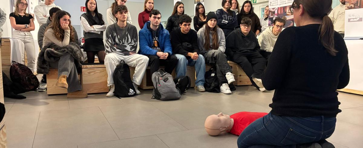 imatges alumnes fent curs primers auxilis