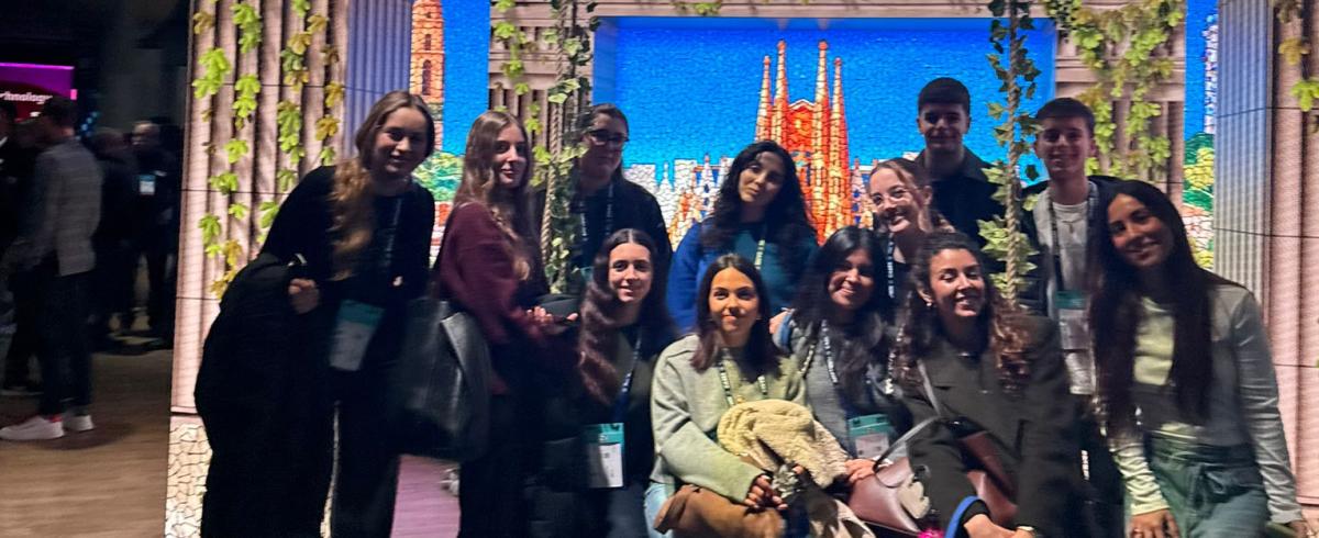 Image of students at the ISE trade show