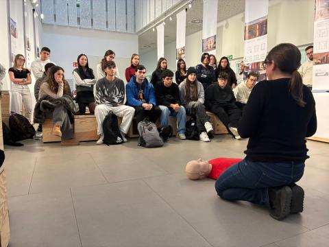 imatges alumnes fent curs primers auxilis