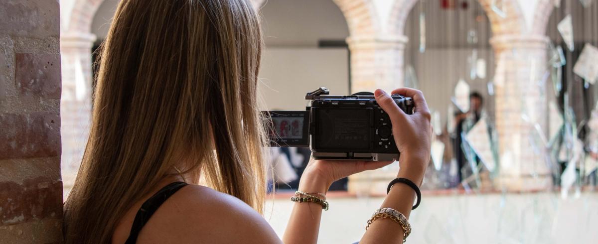 Imatge alumna gravant