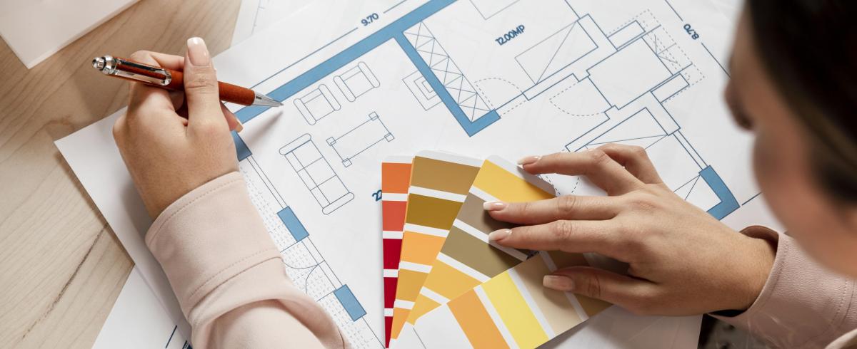 imatge de persones treballant temes de decoració