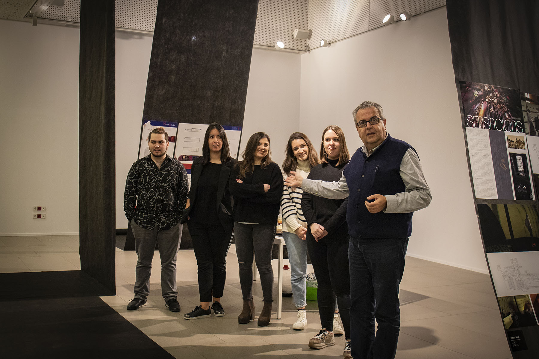 Jordi Bergadà amb un grup d'alumnes