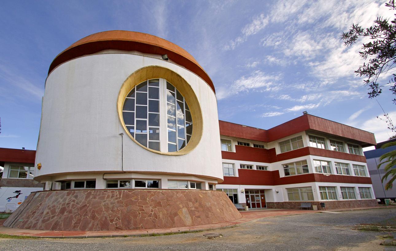 Dues imatges de l’edifici de l’Escola d'Art i Disseny a Tarragona  Ramon Cornadó | 30/11/2012 AGDT 0040191