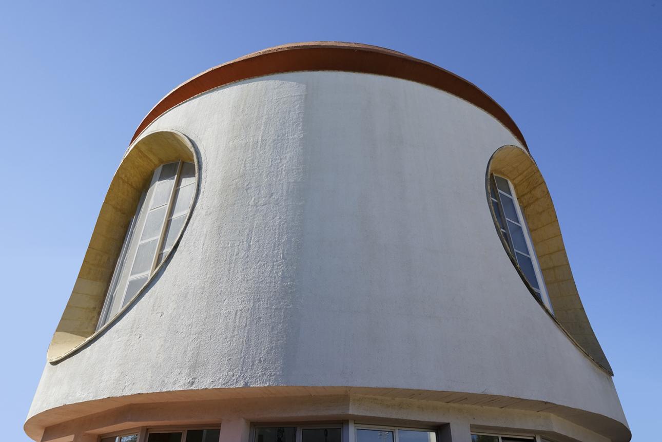 Dues imatges de l’edifici de l’Escola d'Art i Disseny a Tarragona  Ramon Cornadó | 30/11/2012 AGDT 0040198