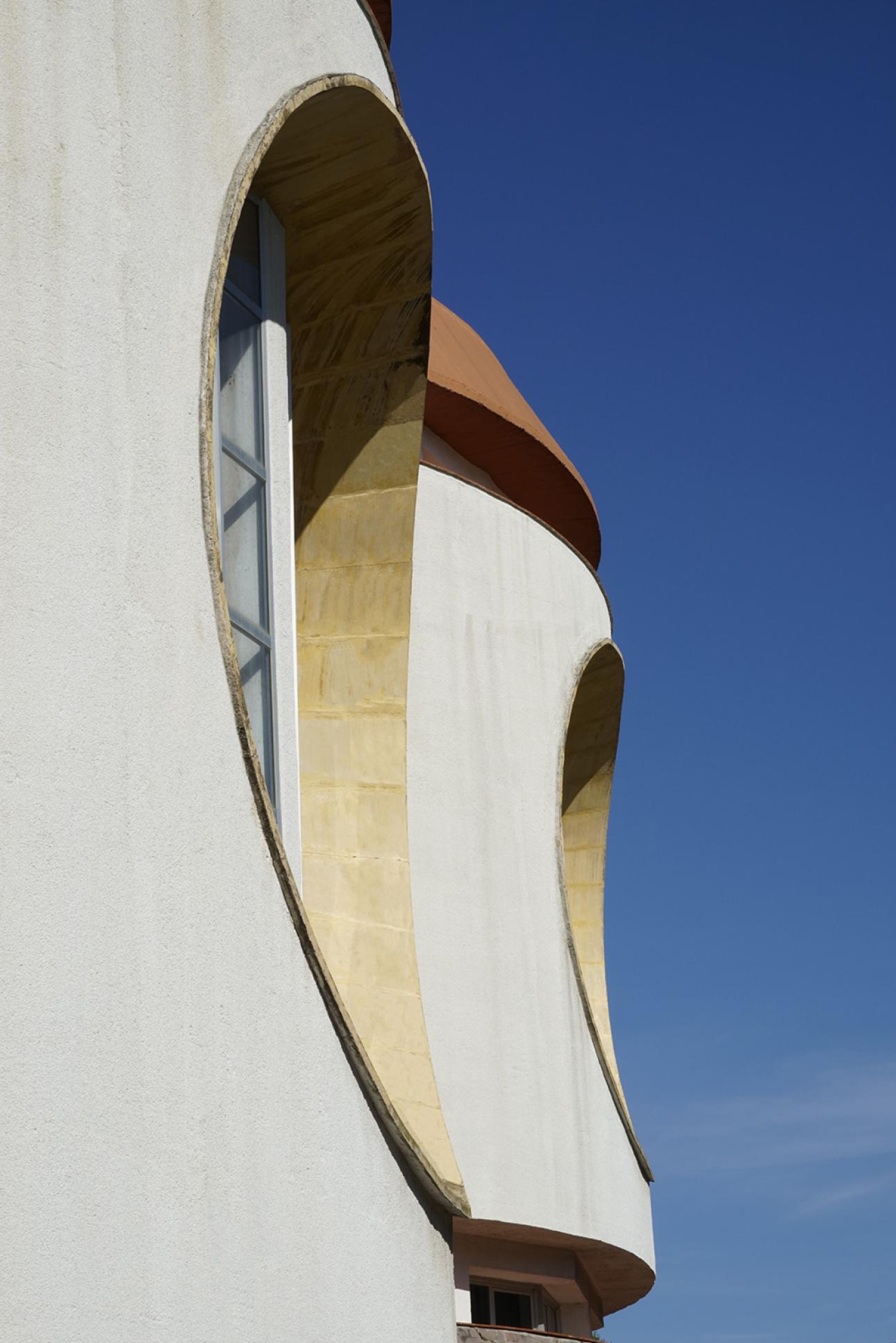 Detall d’una de les torres de l’Escola d'Art i Disseny a Tarragona  Ramon Cornadó | 30/11/2012 | AGDT 0040202