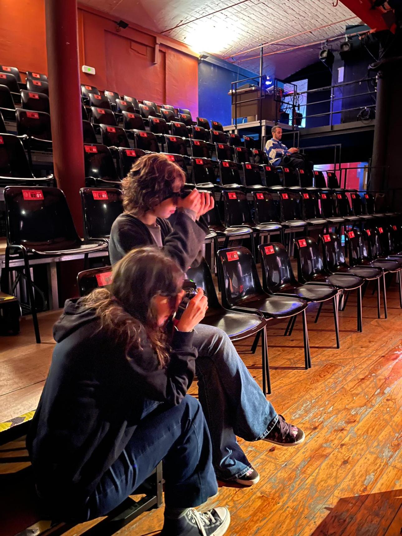 L’alumnat de fotografia exposa el procés complet d’un projecte escènic real en col·laboració amb la Sala Trono