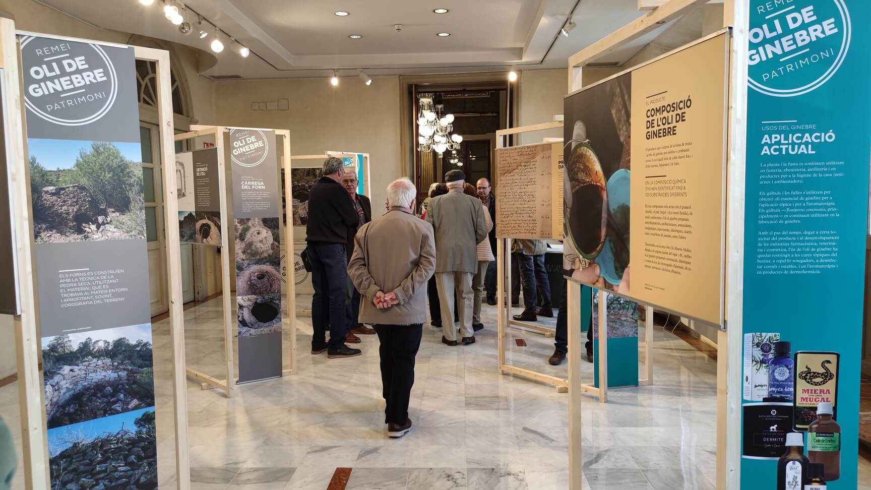 Exposició Oli de ginebre