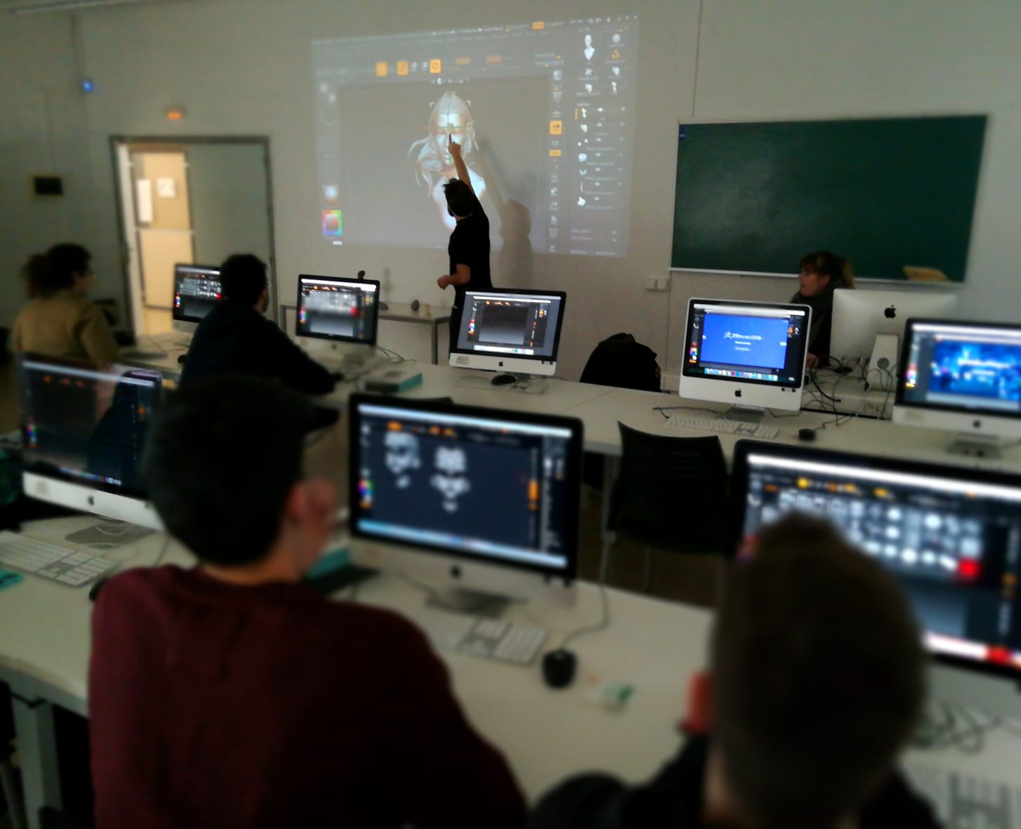 Classe a l'Escola d'Art i Disseny de Tarragona