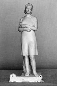 Noia amb conillet als braços