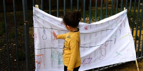 L'artista va a l'escola