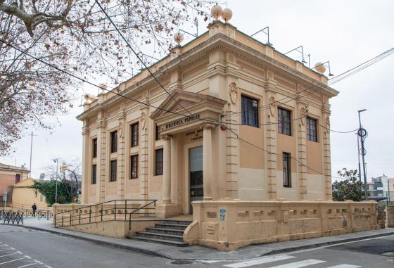 La Biblioteca Popular exterior