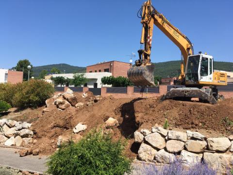 S'inicien a Alcover les obres per escalfar cinc equipaments municipals amb biomassa