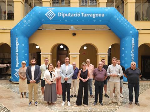 Foto amb els nous arcs de la Diputació per als consells esportius de la demarcació