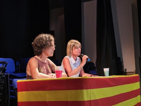 La presidenta, Noemí Llauradó, fent el pregó de festa major de la Bisbal de Montsant. 