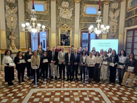 Fotografia de grup amb les entitats i empreses adherides al projecte