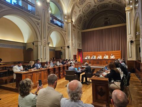 Durant la sessió plenària d’aquest divendres s’ha llegit una declaració institucional en defensa de la millora de les infraestructures viàries de l’autopista  AP-7 al tram Salou-Ulldecona