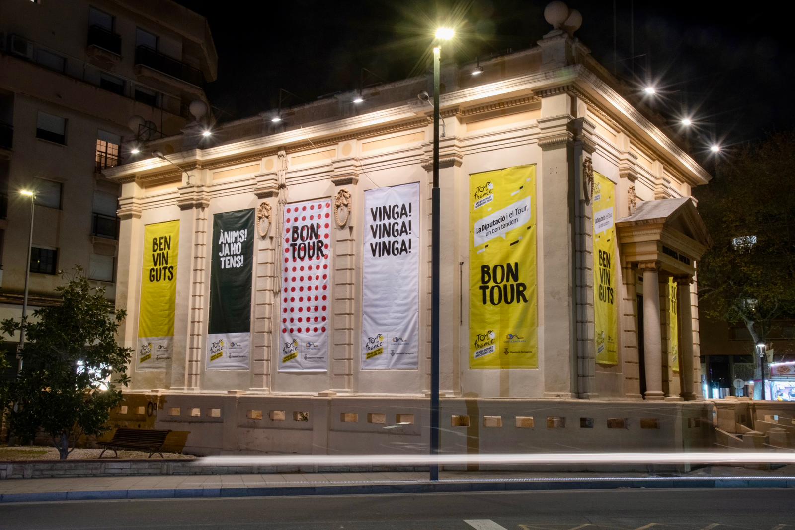 La façana de les Oficines de la Diputació al Vendrell