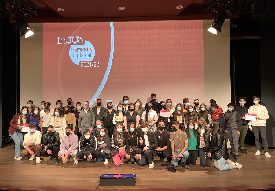 Foto de grup dels creadors del projectes guanyadors dels Premis InJUè