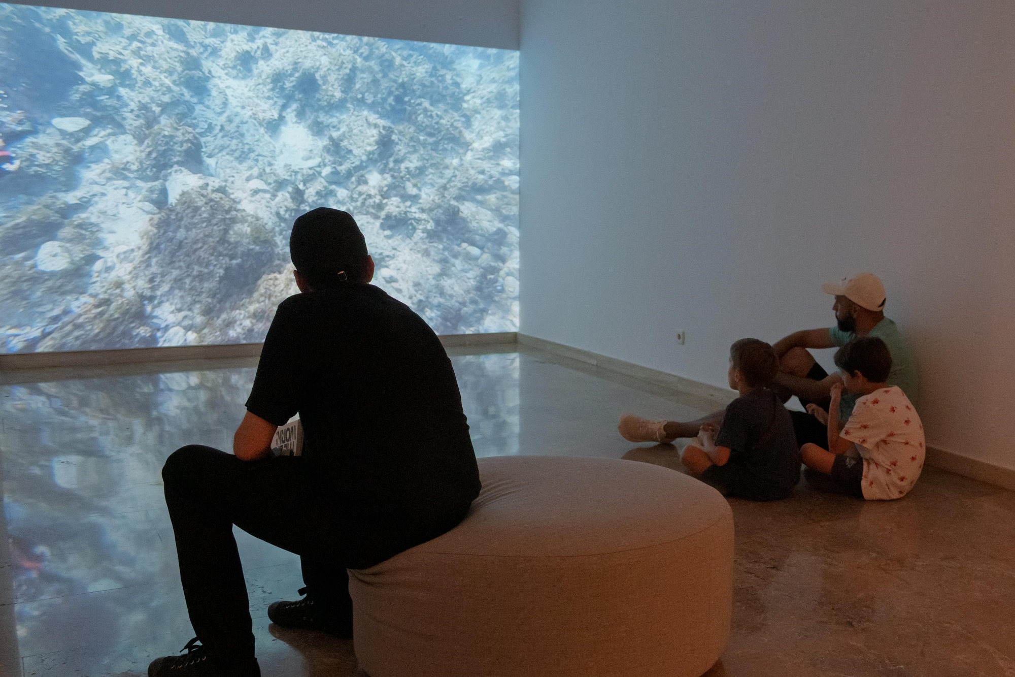 exposició “Bad News Good News” amb les obres finalistes de la Biennal d'Art