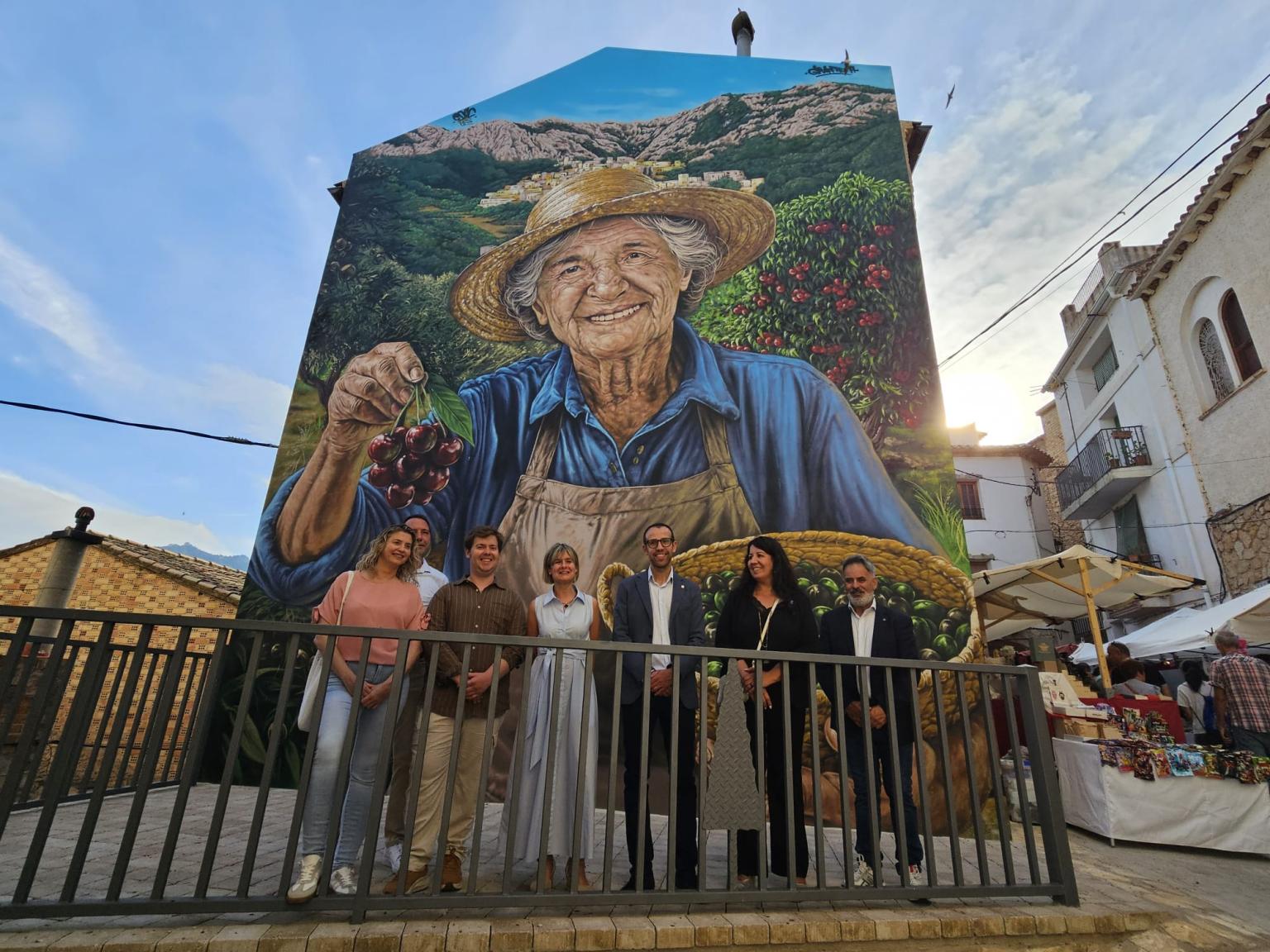 Mural homenatge a les dones del camp de Paüls