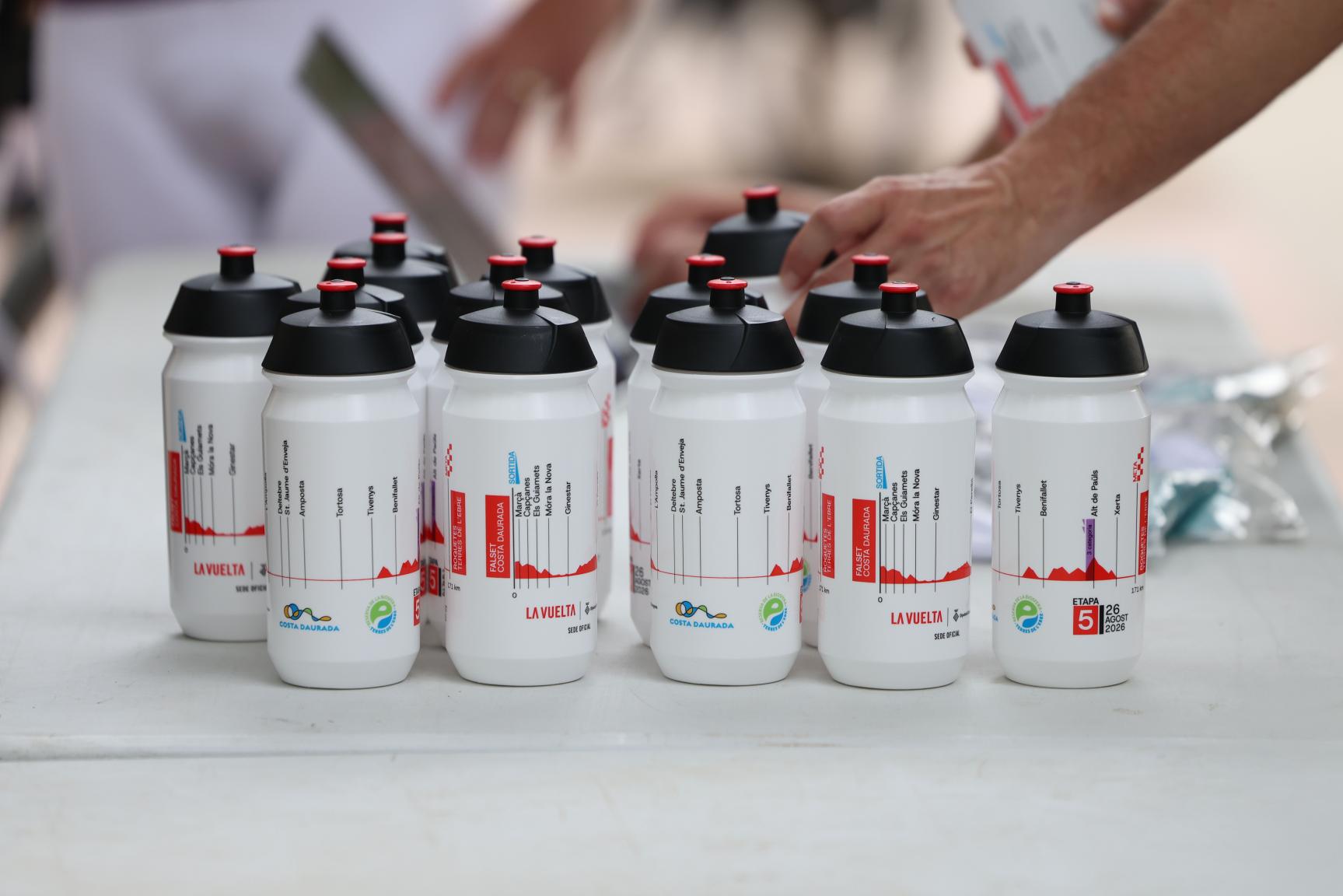 Fotografia dels bidons personalitzats de la 5a etapa de La Vuelta