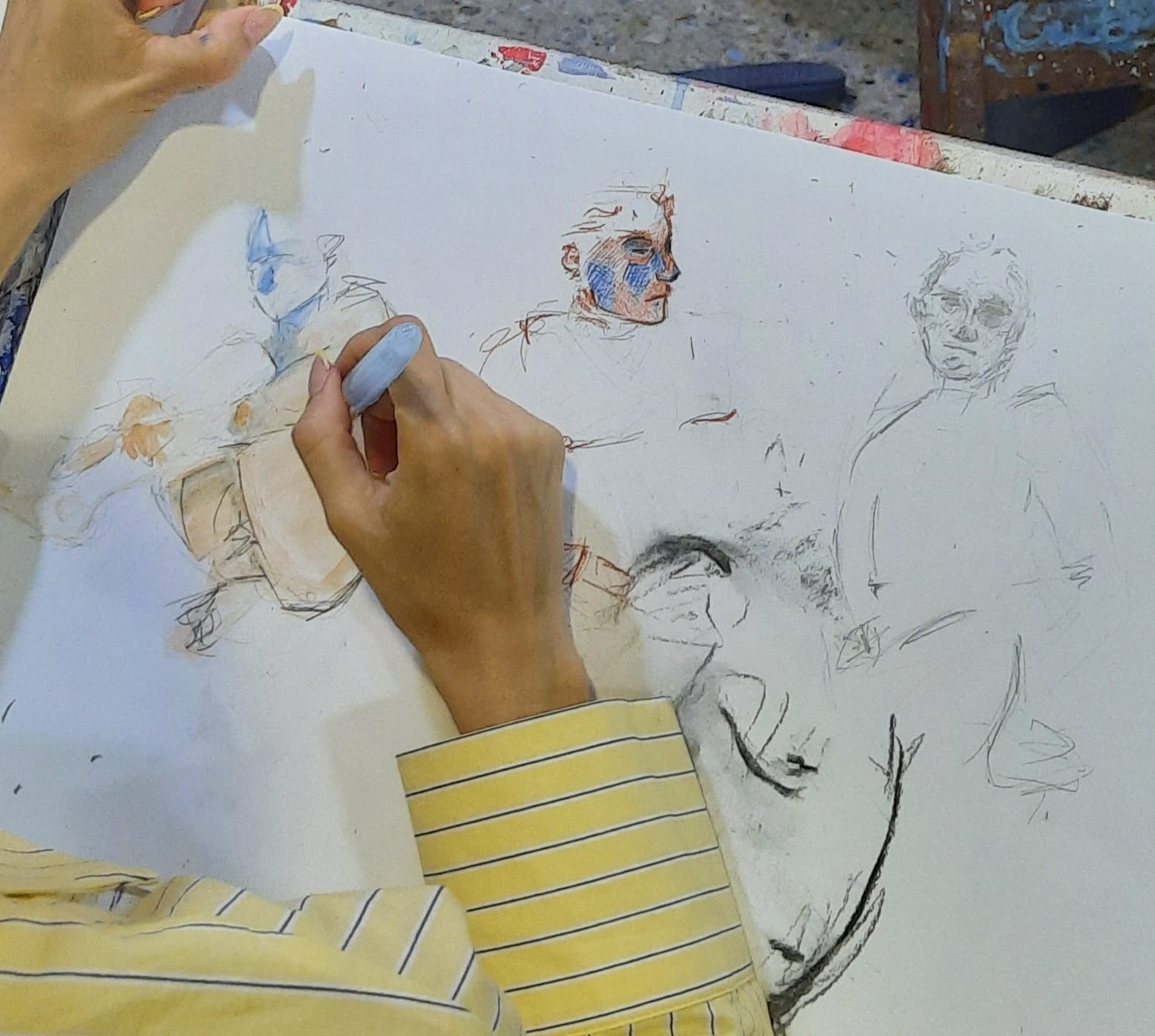 El centre ofereix, aquest primer trimestre, una trentena de monogràfics en disciplines com la pintura, la ceràmica, la fotografia o el gravat