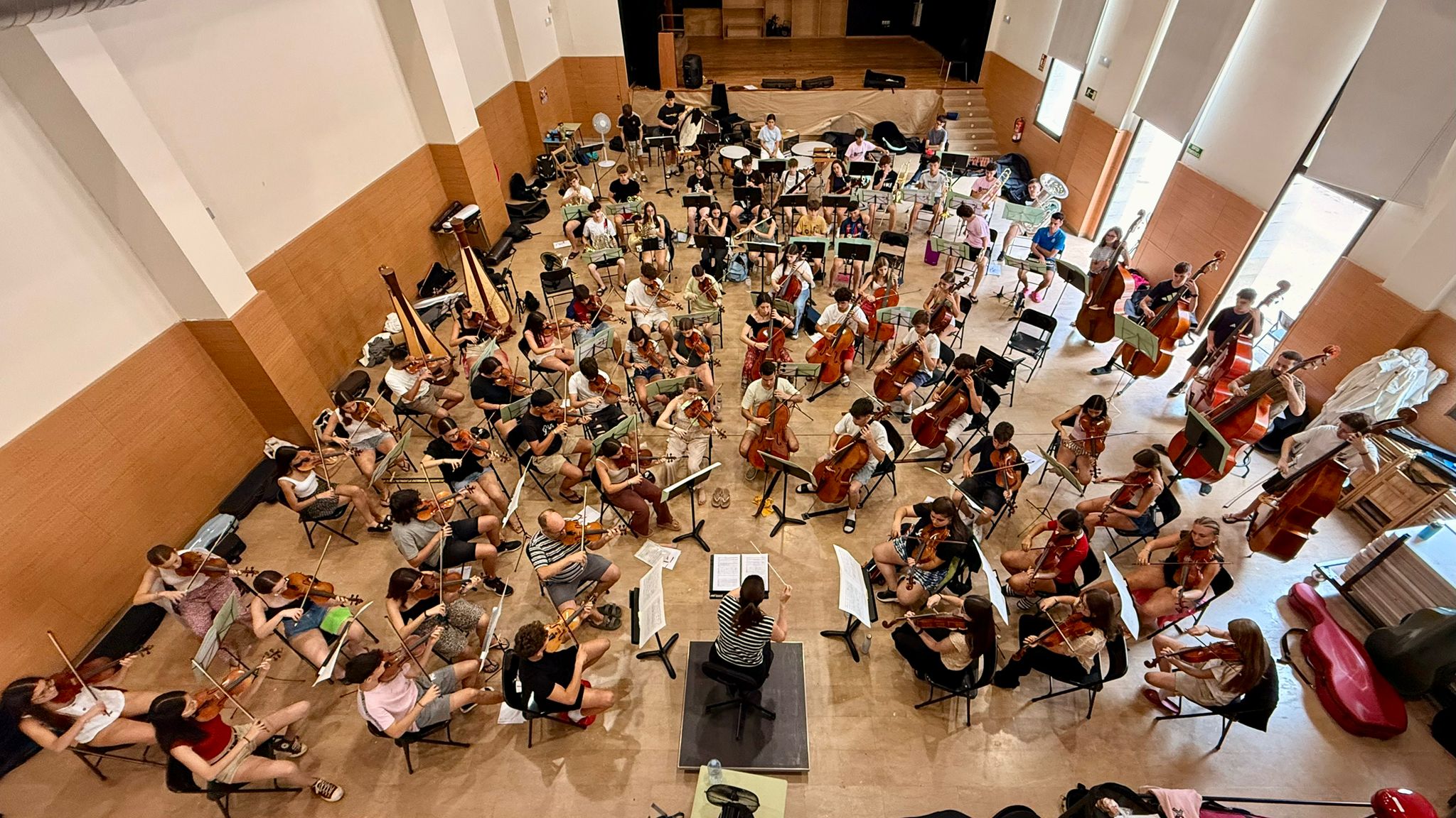 Assajos de la Jove Orquestra en la seva estada a Rasquera aquesta setmana