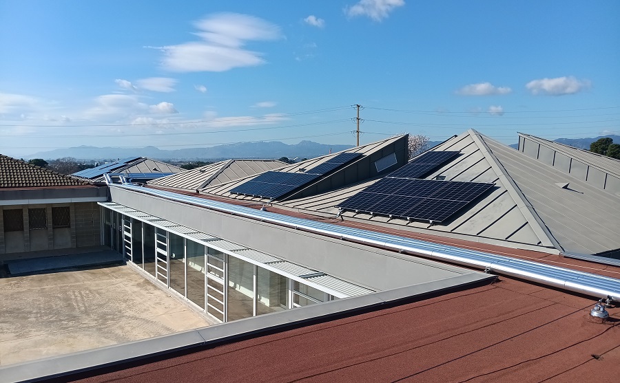 Les plaques solars ubicades a la coberta del Centre d'Innovació i Formació Boca de la Mina