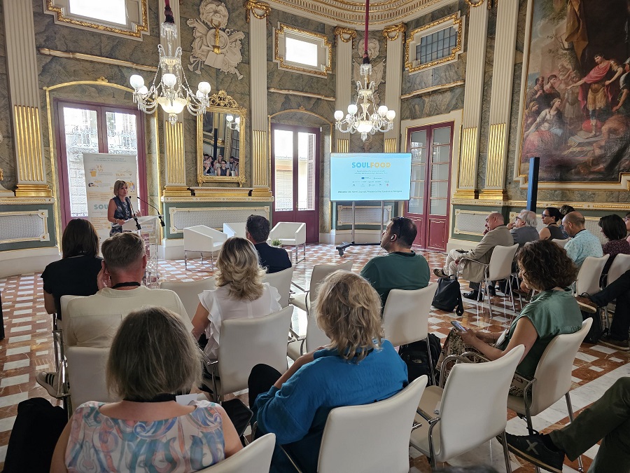 La presidenta de la Diputació durant la benvinguda d'aquesta cloenda de SOULFOOD